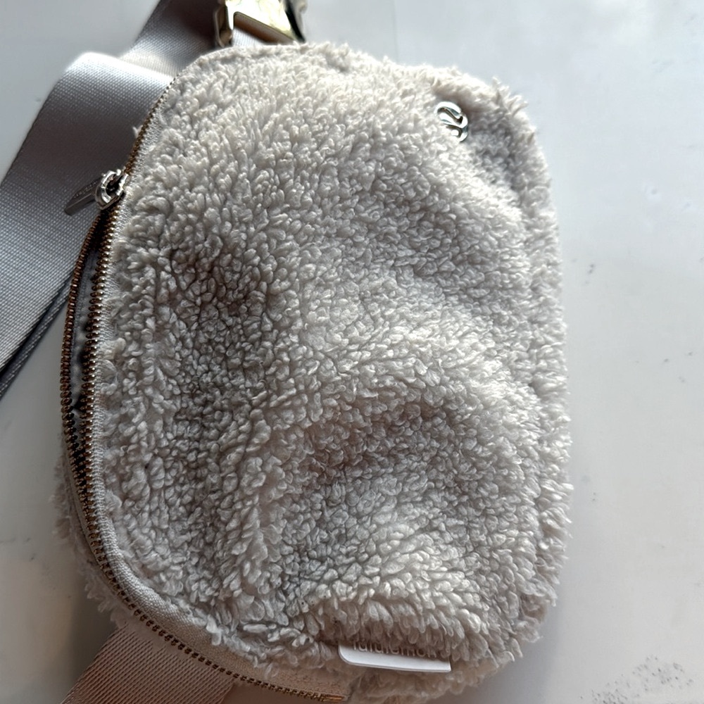 Lululemon Everywhere Sherpa Belt Bag Fleece In Color White Ivory and Gold - Picture 5 of 15